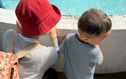 還暦祝いに赤い帽子はいかが? 還暦祝いに赤い帽子はいかが?