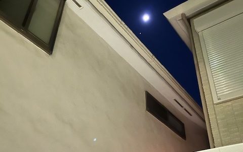 お月さま、こんにちは。